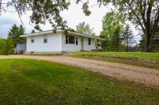 307 Old Scout Camp Road, Houlton, WI 54082