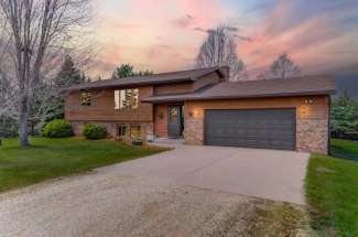 468 Townsvalley Road, Hudson, WI 54016